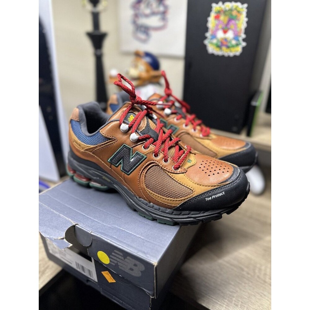 New Balance 2002R Brown Hiking Pack Size 8 M2002RWM Brand New Damaged Box